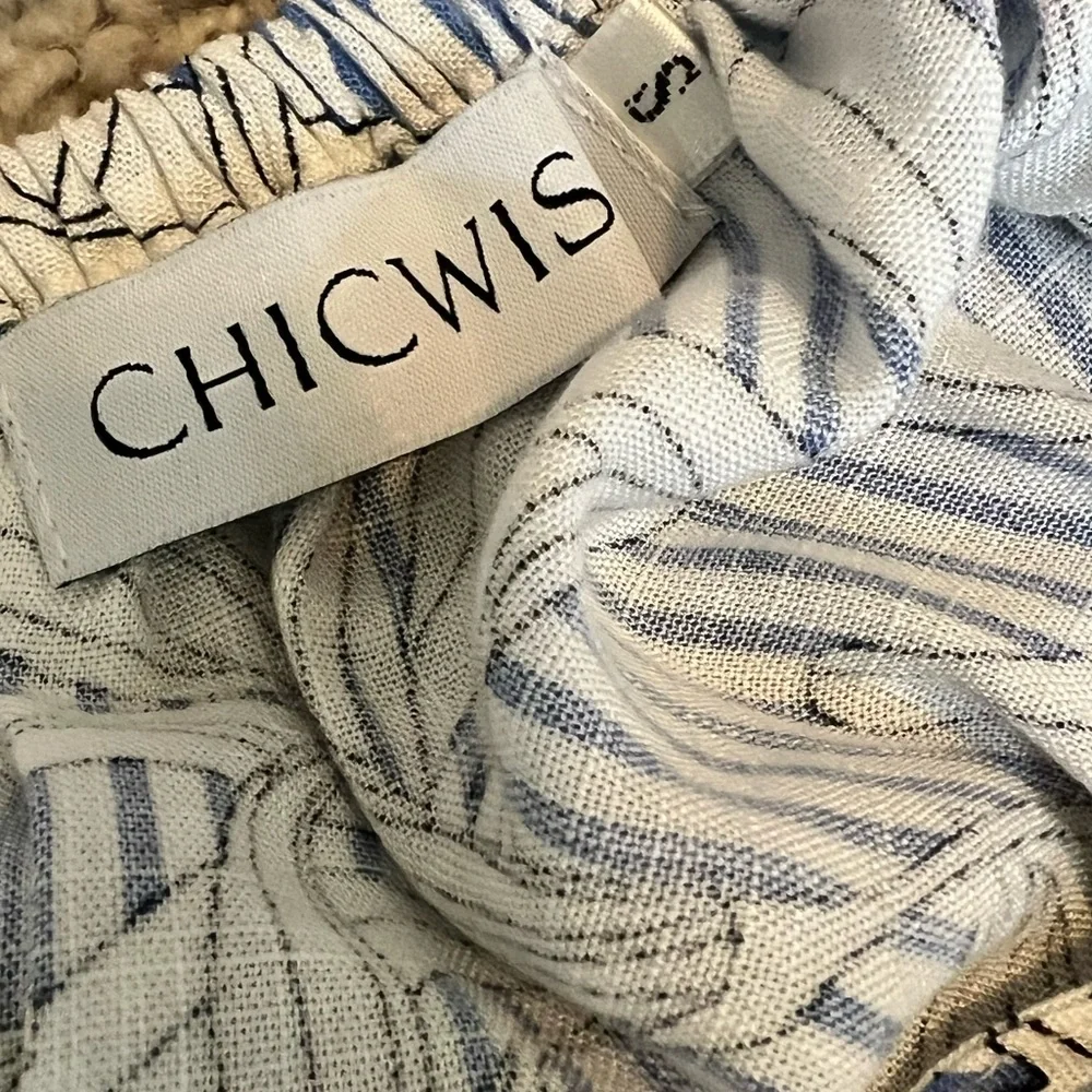 Chicwish Stripe Floral Open Back Long Sleeve Small Blue White Maxi Dress - Picture 4 of 4
